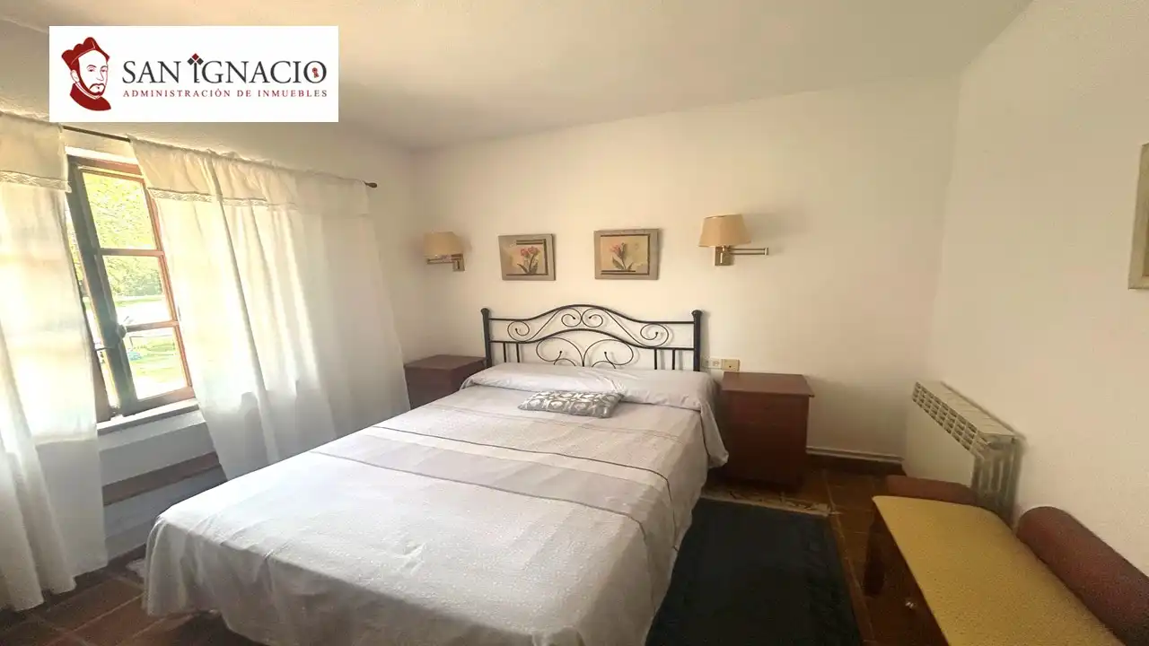 Dormitori de Casa o xalet en venda en Merindad de Montija amb Calefacció, Jardí privat i Moblat
