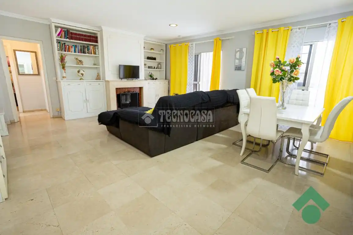 Living room of Flat for sale in Algeciras  with Terrace, Storage room and Furnished