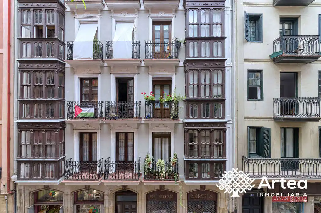 Terraza de Piso en venta en Bilbao  con Balcón y Alarma
