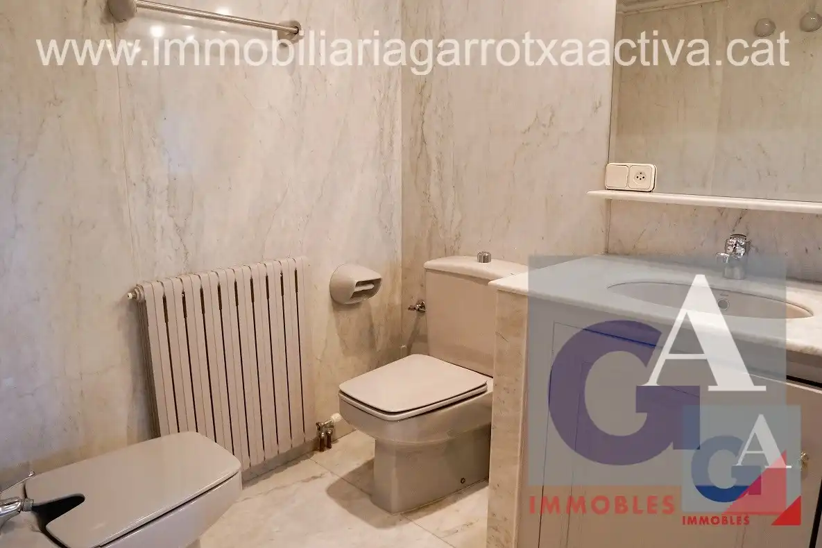 Casa rústica amb terrassa en venda a Sant Joan Les Fonts, imagen 27