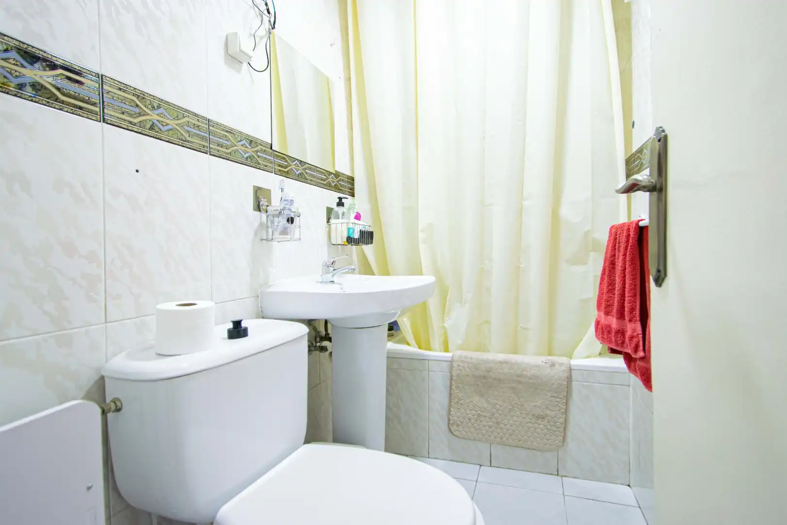 Bathroom of Flat for sale in Sevilla  with Air Conditioner and Heating