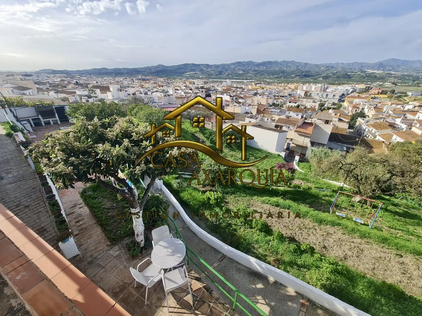 Casa amb jardí en venda a Calle Pozo Almecin
