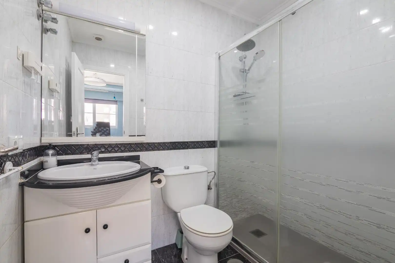 Bathroom of Detached homes for sale in Elche / Elx  with Air Conditioner, Heating and Private garden