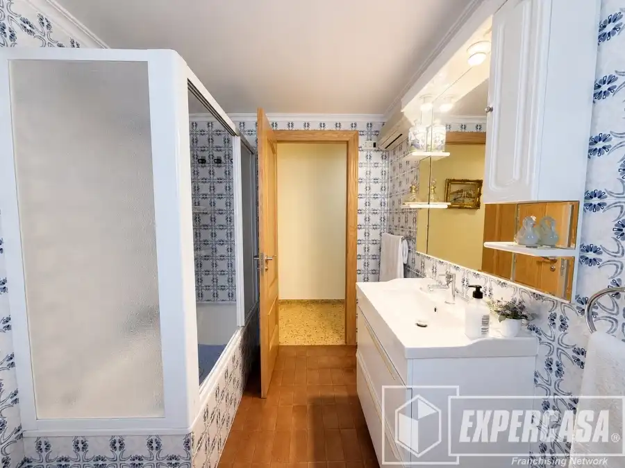 Baño de Piso en venta en Llíria con Aire acondicionado