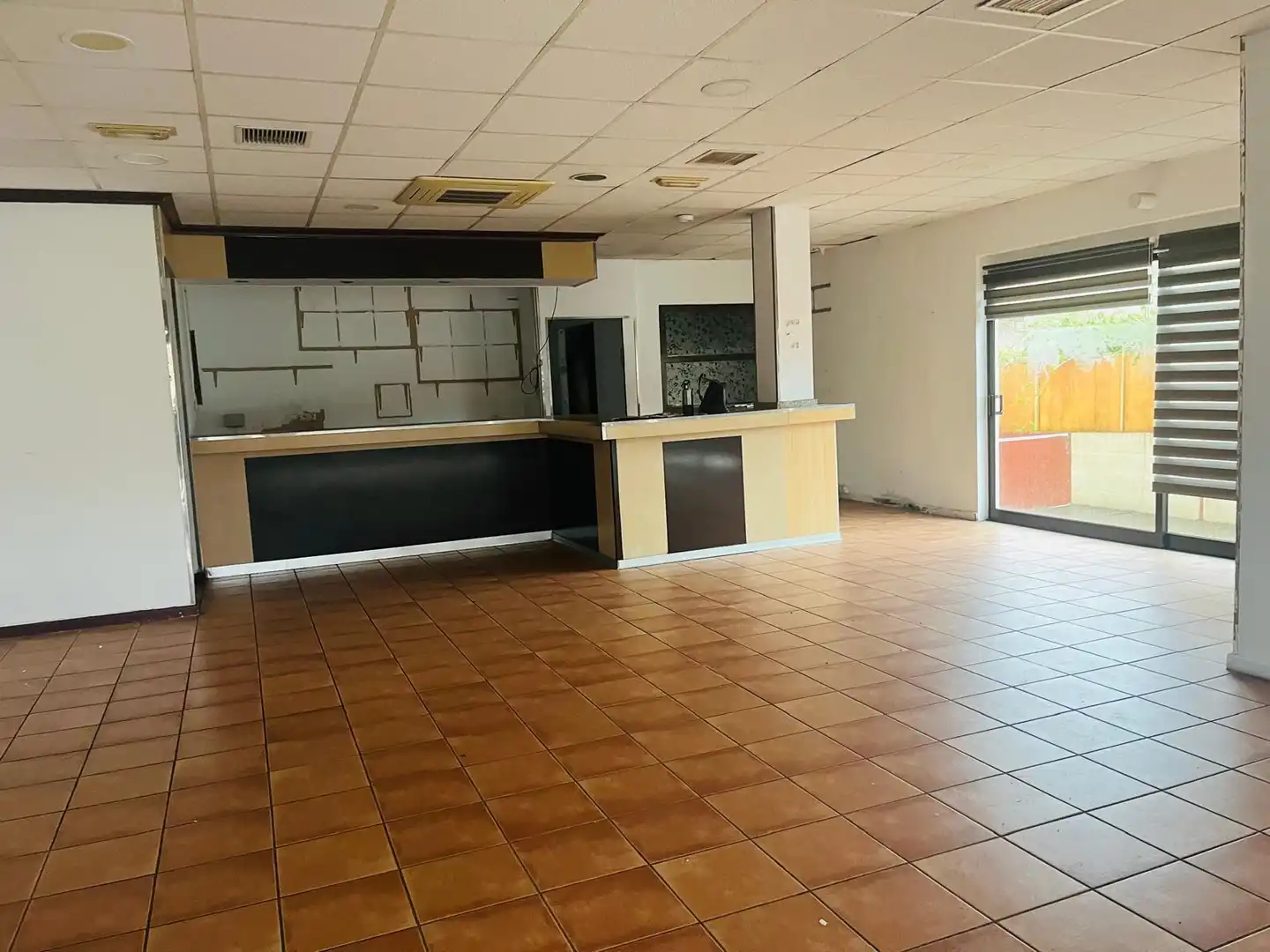 Local comercial en venta en Adina- Portonovo
