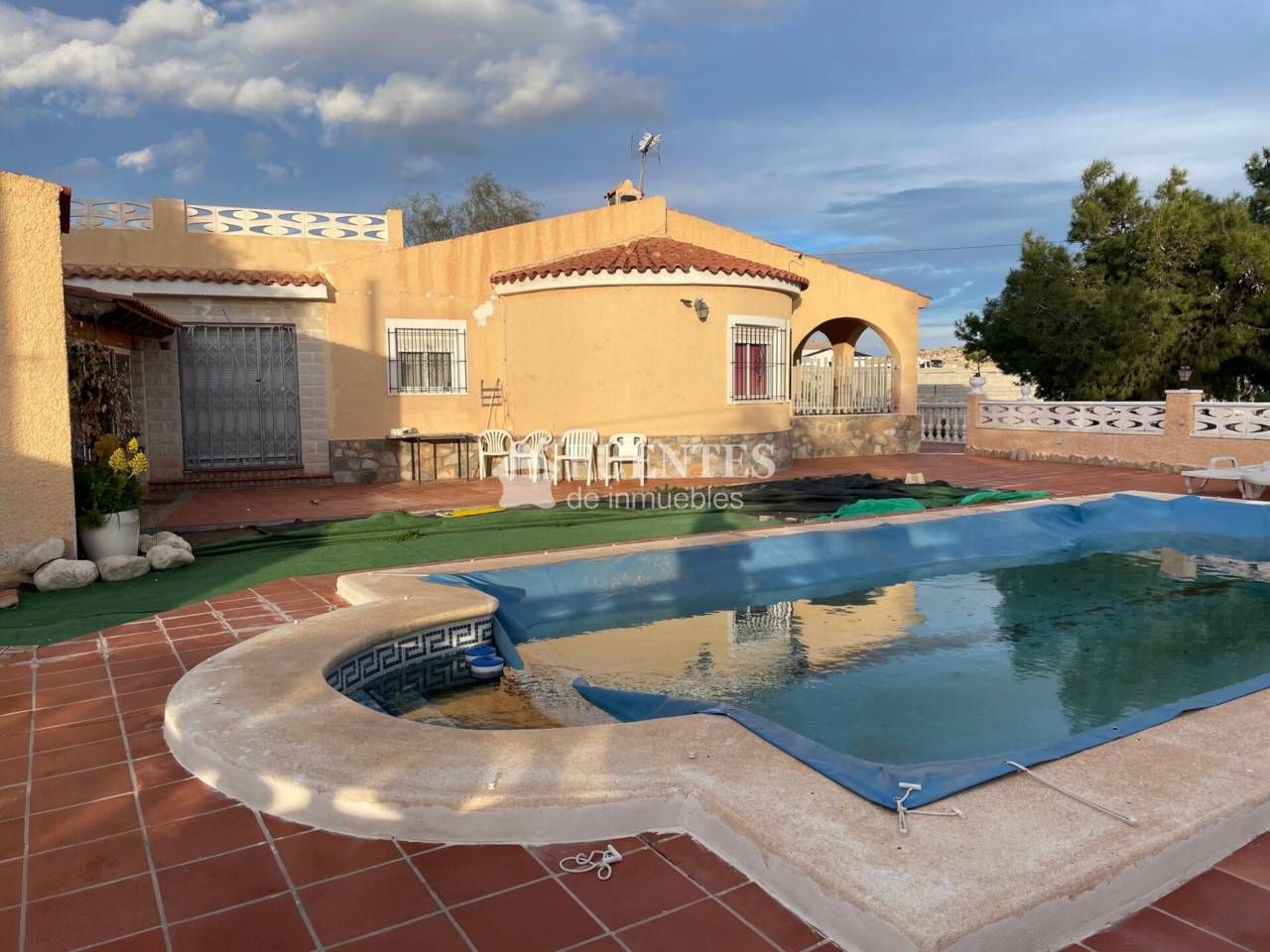 Vista exterior de Casa o xalet en venda en Mutxamel amb Aire condicionat, Calefacció i Jardí privat