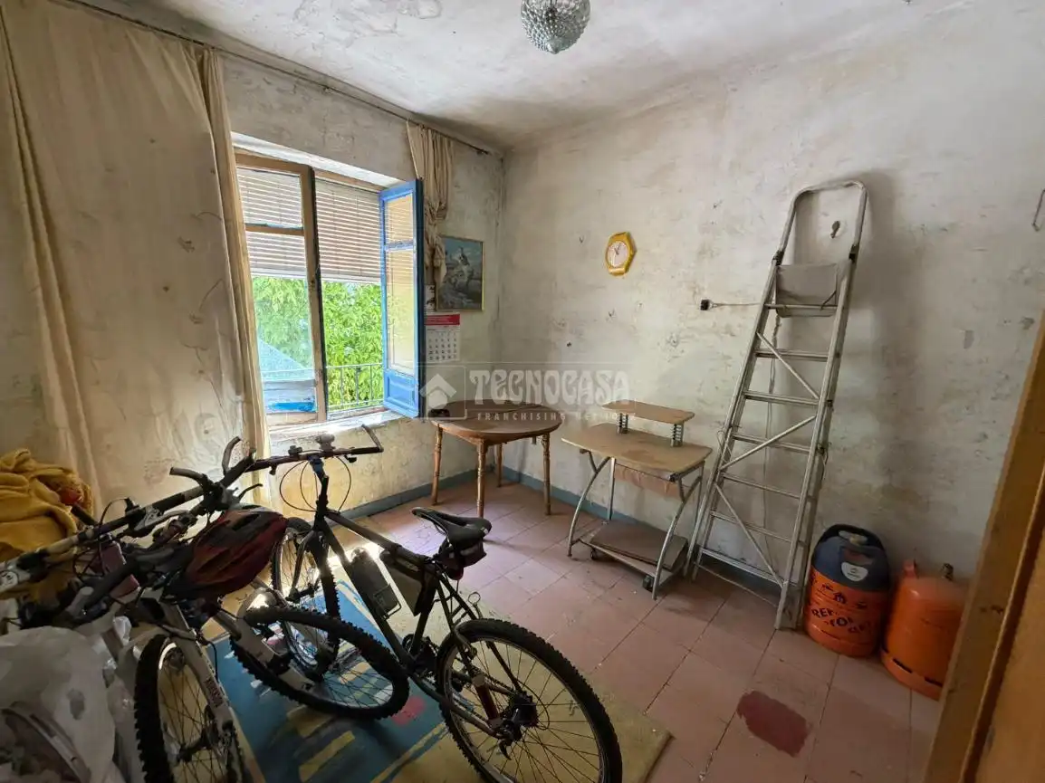 Piso en venta en Linares con Balcón