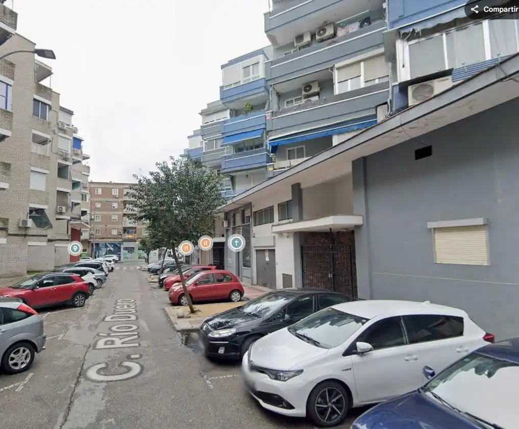 Vista exterior de Piso en venta en Parla con Amueblado, Balcón y Alarma