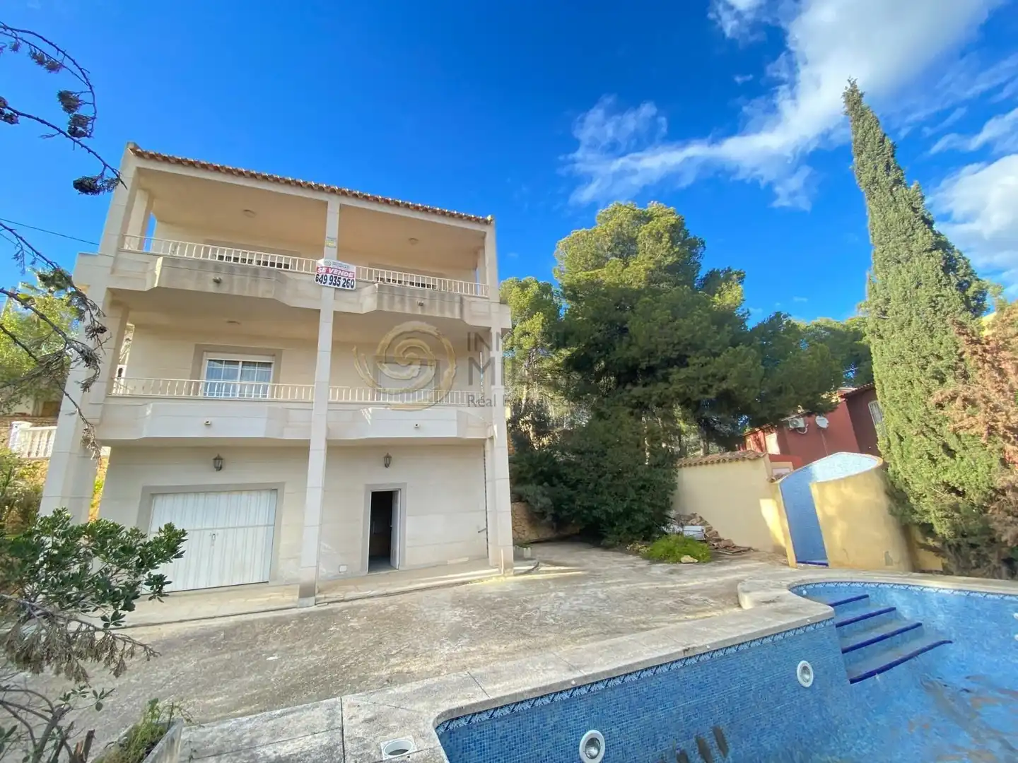 Vista exterior de Casa o xalet en venda en La Nucia amb Jardí privat, Terrassa i Moblat