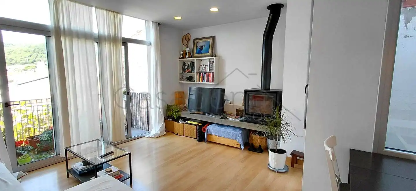 Sala d'estar de Dúplex en venda en La Garriga amb Calefacció, Parquet i Terrassa
