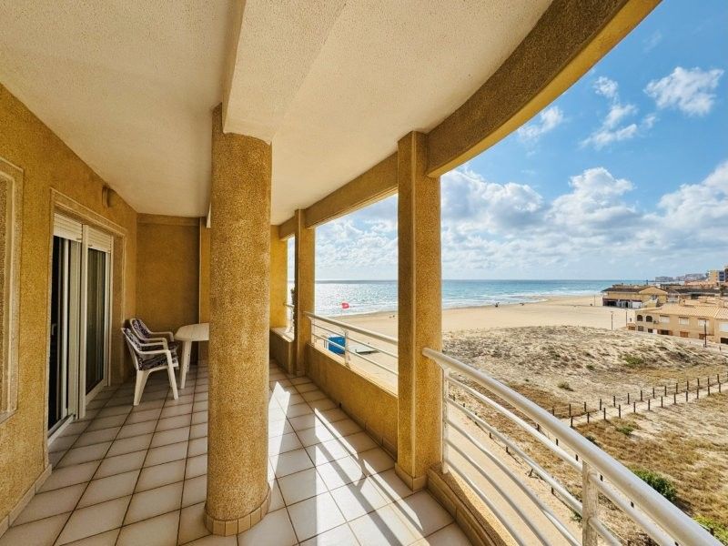 Dormitori de Apartament en venda en Torrevieja amb Terrassa i Moblat