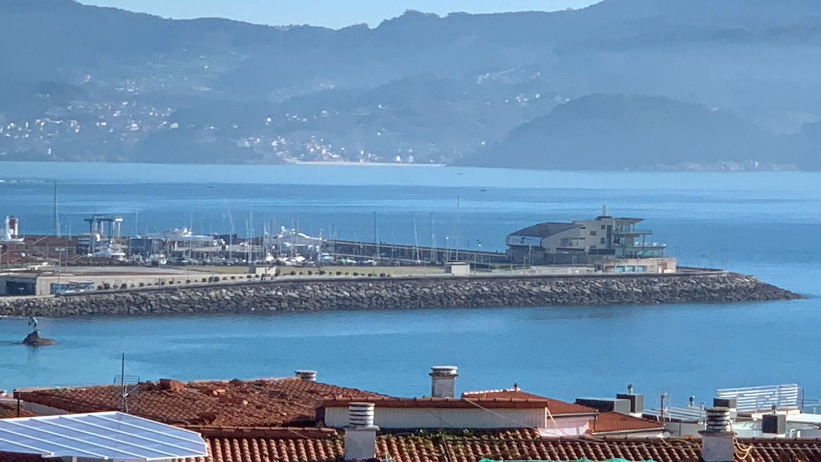 Vista exterior de Àtic en venda en Sanxenxo amb Terrassa i Moblat