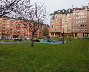 Vista exterior de Pis de lloguer en Oviedo  amb Calefacció, Jardí privat i Terrassa