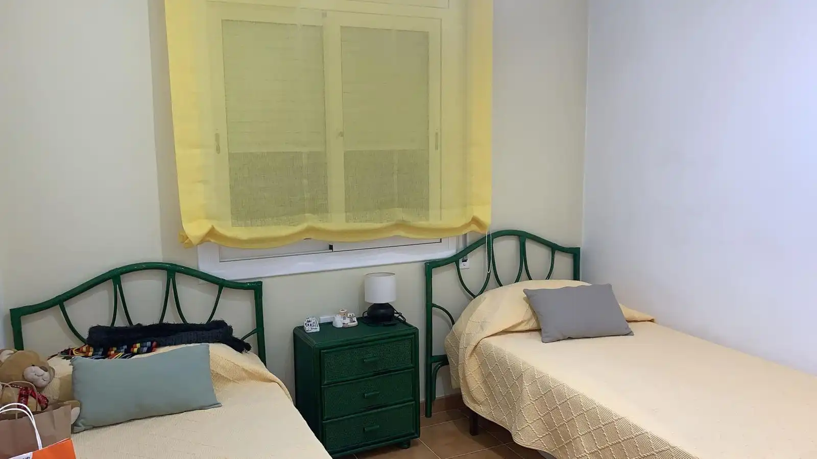 Schlafzimmer von Einfamilien-Reihenhaus zum Verkauf in Cunit mit Klimaanlage, Heizung und Privatgarten