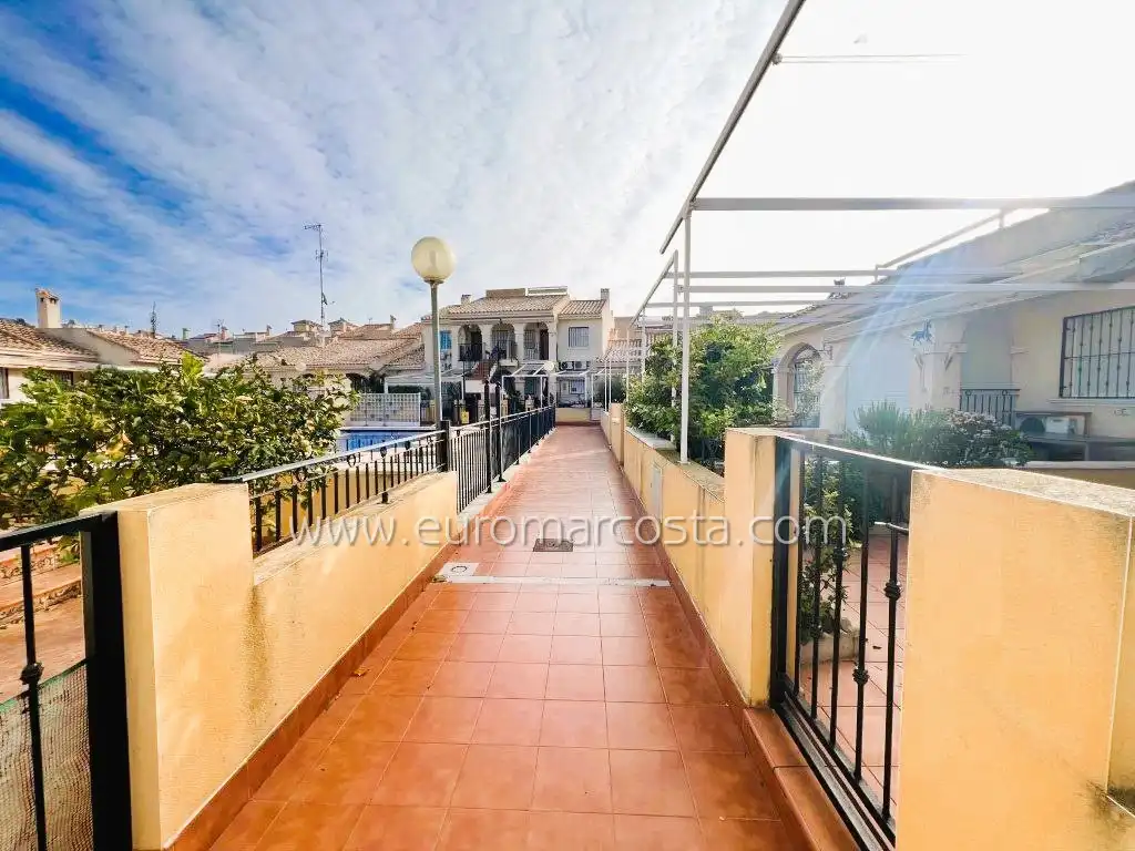 Casa pareada con piscina en venta en Carrer el Moll, imagen 2