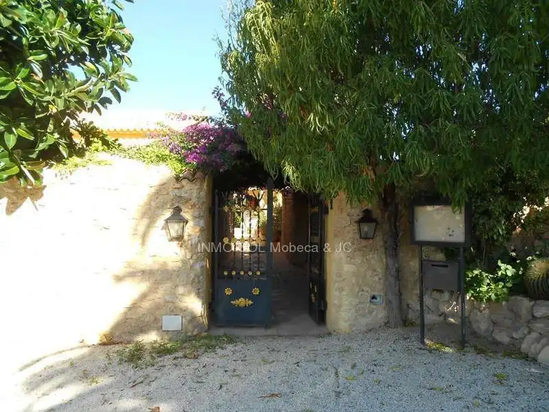 Country house zum Verkauf in Calpe / Calp mit Privatgarten, Terrasse und Abstellraum