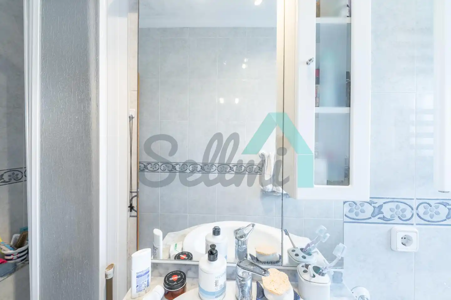 Baño de Planta baja en venta en Avilés con Calefacción, Parquet y Trastero