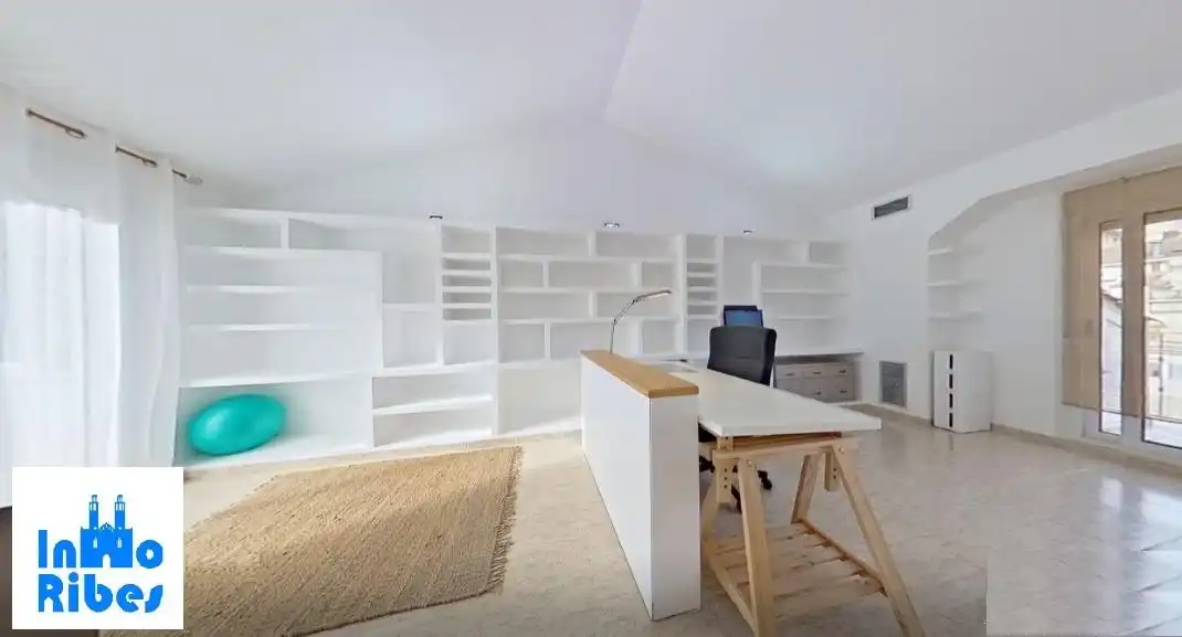 Einfamilien-Reihenhaus zum Verkauf in Sitges mit Klimaanlage, Heizung und Privatgarten
