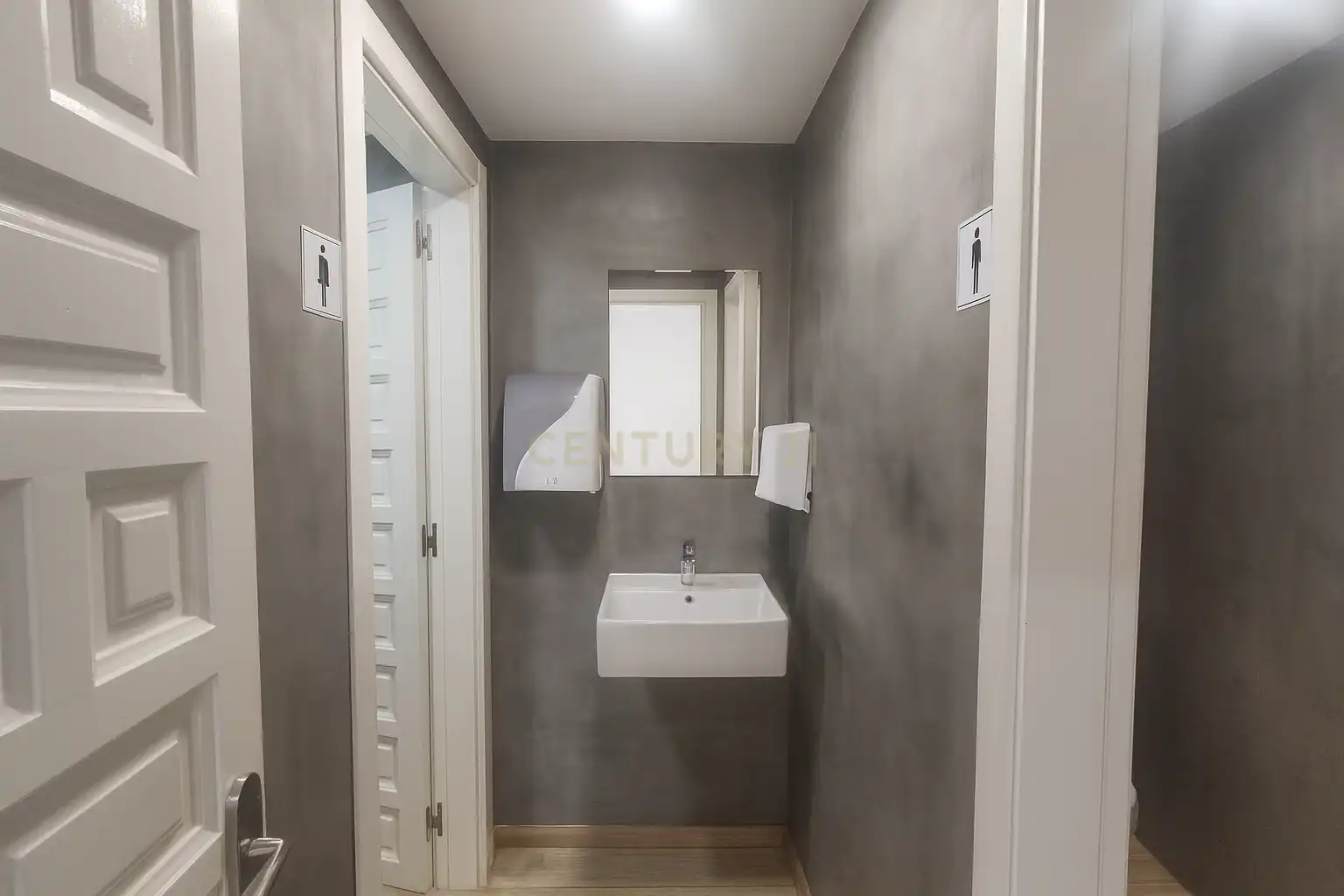 Baño de Local en venta en Cáceres con Aire acondicionado