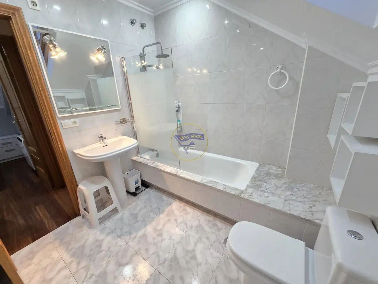 Baño de Ático en venta en Vigo  con Aire acondicionado, Calefacción y Parquet