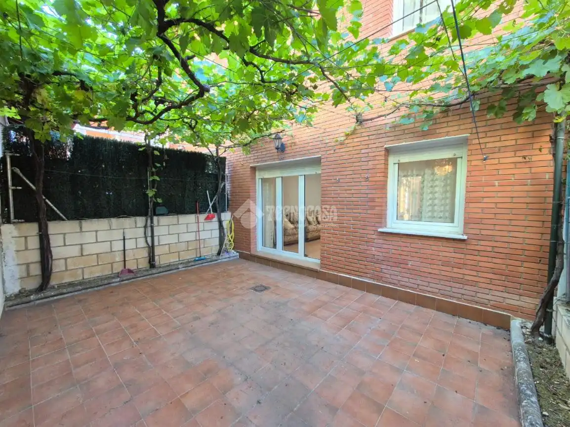 Terrasse von Einfamilien-Reihenhaus zum Verkauf in Jadraque mit Heizung