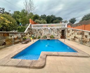 Piscina de Casa o xalet en venda en Montcada i Reixac amb Terrassa, Piscina i Balcó