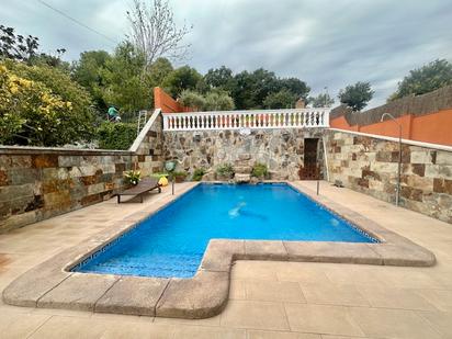 Piscina de Casa o xalet en venda en Montcada i Reixac amb Terrassa, Piscina i Balcó