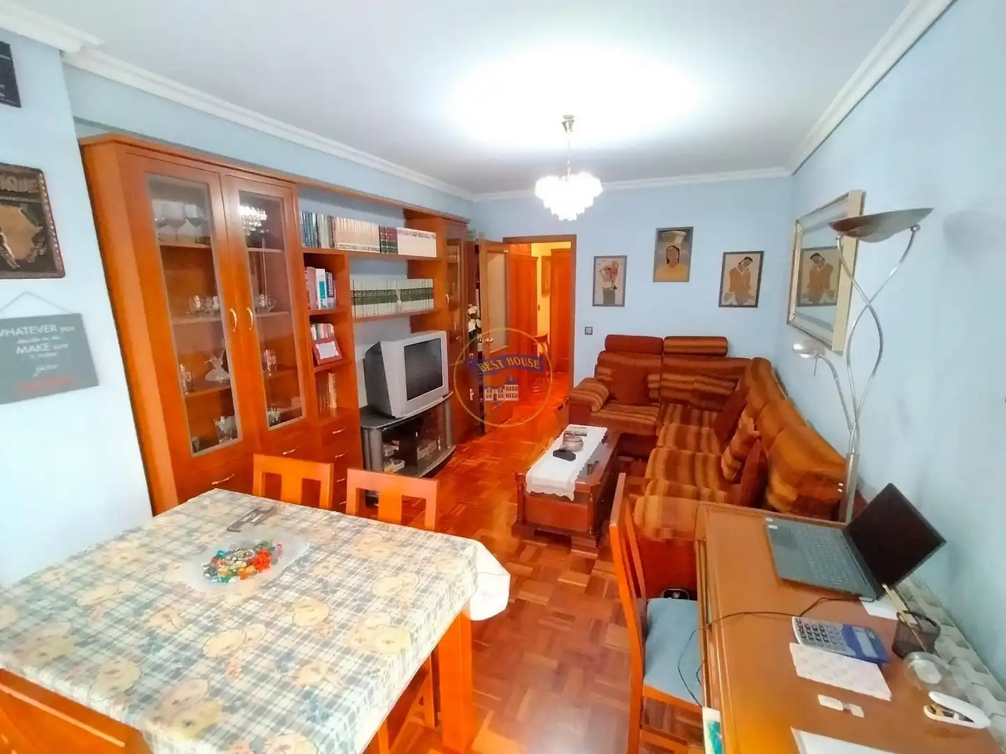 Sala d'estar de Pis de lloguer en Vigo  amb Calefacció, Parquet i Moblat