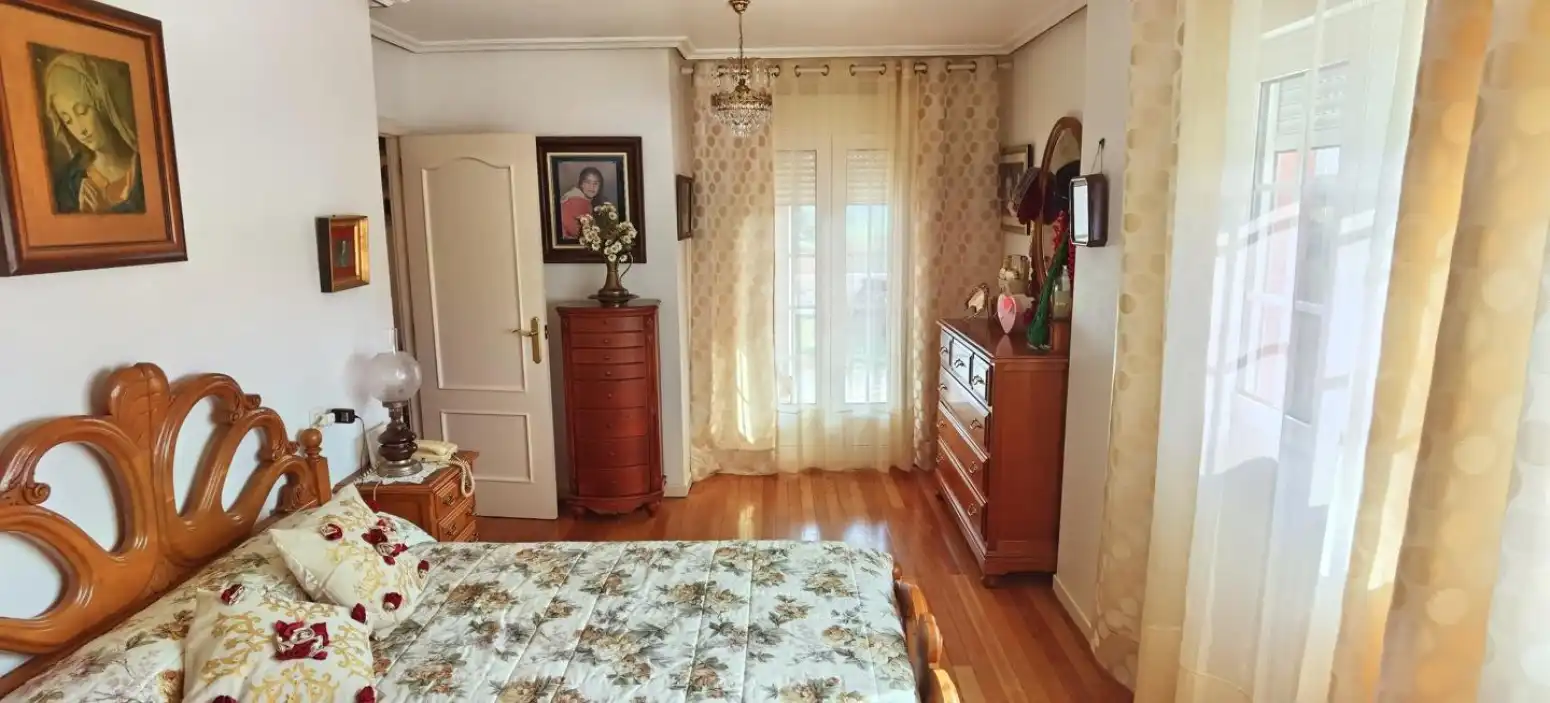 Schlafzimmer von Haus oder Chalet zum Verkauf in Gijón 