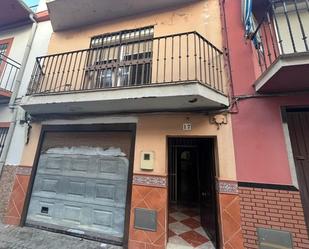 Exterior view of Single-family semi-detached for sale in  Sevilla Capital