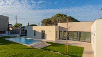 Vista exterior de Casa o xalet en venda en Llagostera amb Aire condicionat, Terrassa i Traster