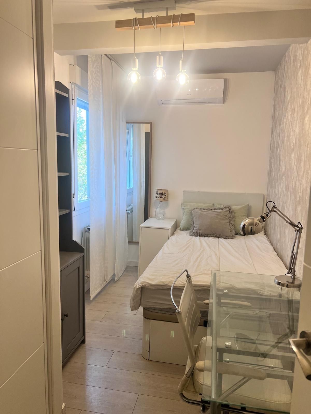 Bedroom of Flat to share in  Madrid Capital  with Air Conditioner and Heating
