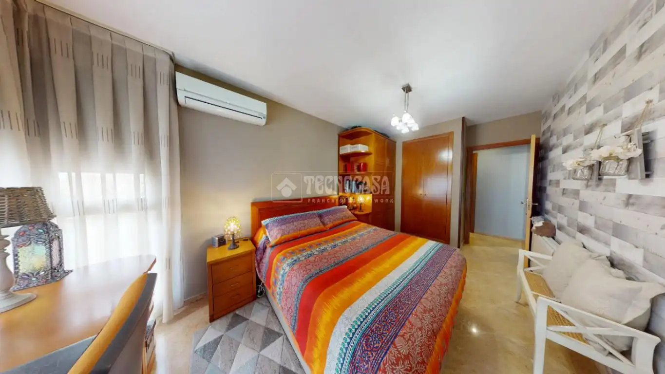 Bedroom of Flat for sale in Valencia  with Air Conditioner, Heating and Balcony