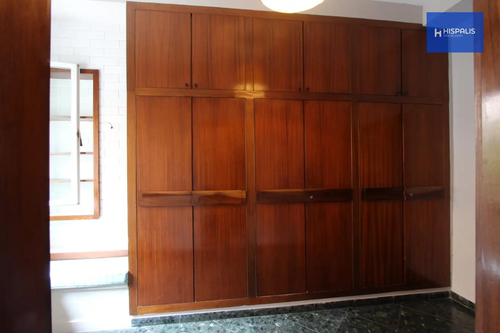 Wohnung zum Verkauf in Sevilla mit Klimaanlage und Terrasse