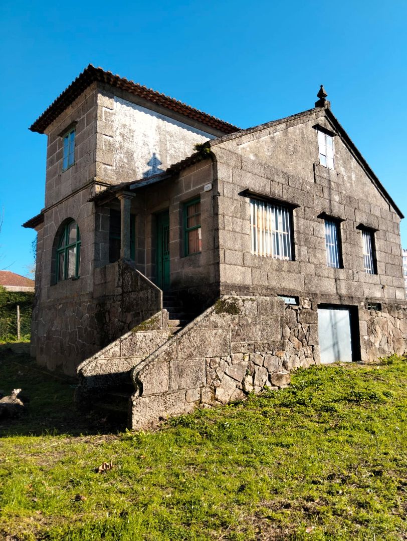 Vista exterior de Casa o xalet en venda en Vigo  amb Jardí privat, Parquet i Terrassa