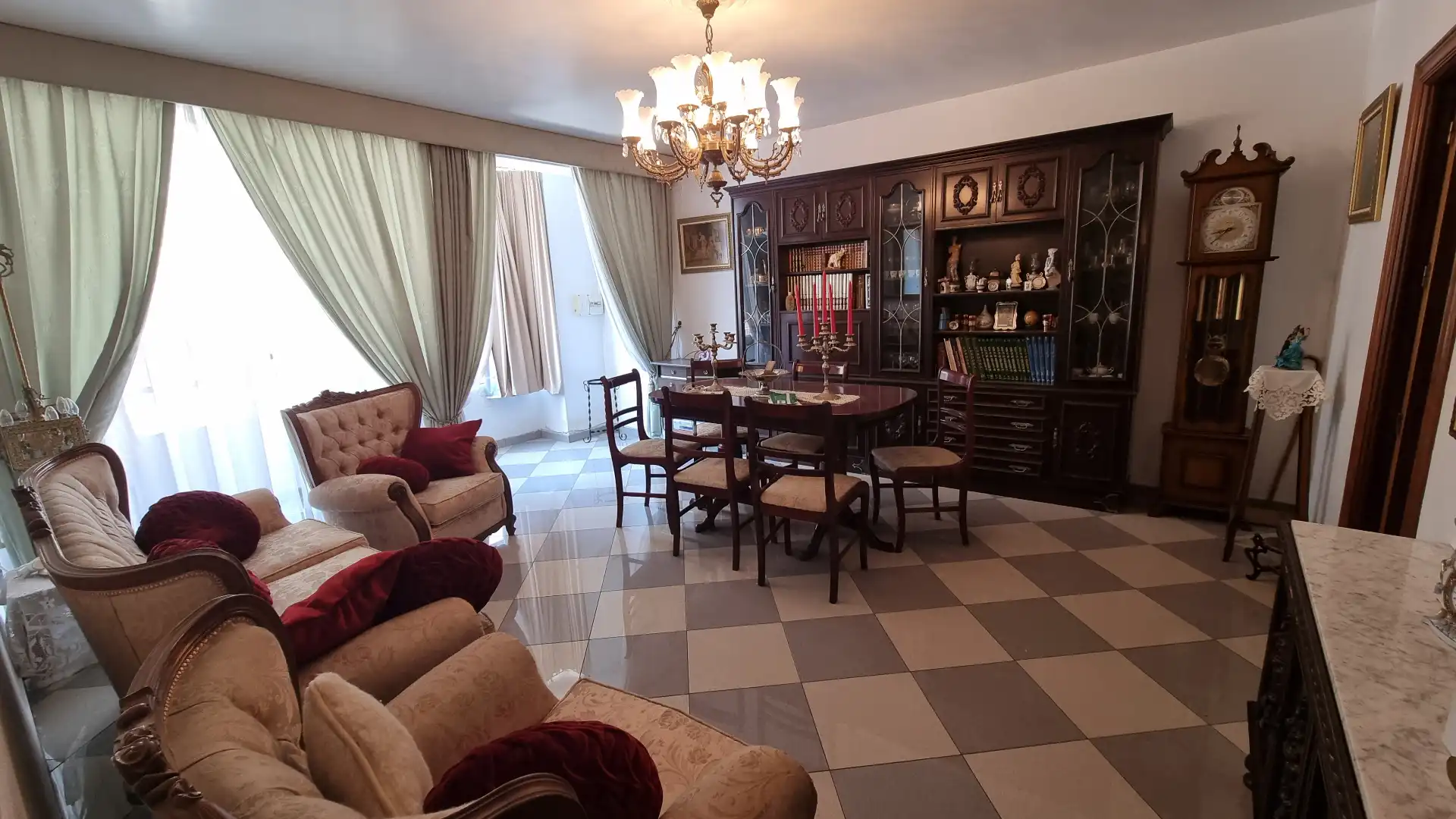 Flat with lift for sale in Calle Ramón y Cajal