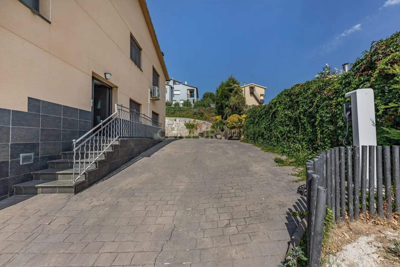 Vista exterior de Casa o xalet en venda en Lliçà d'Amunt amb Aire condicionat, Piscina i Alarma
