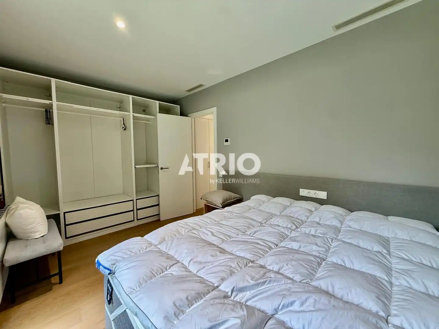 Habitación de Piso de alquiler en  Palma de Mallorca con Aire acondicionado, Jardín privado y Trastero