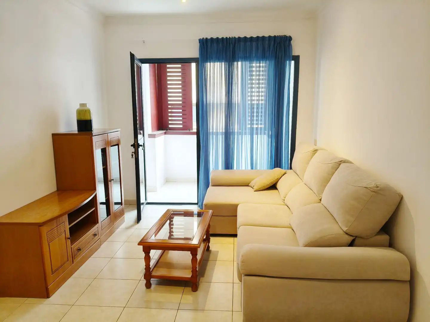 Sala d'estar de Pis de lloguer en Las Palmas de Gran Canaria amb Terrassa i Moblat