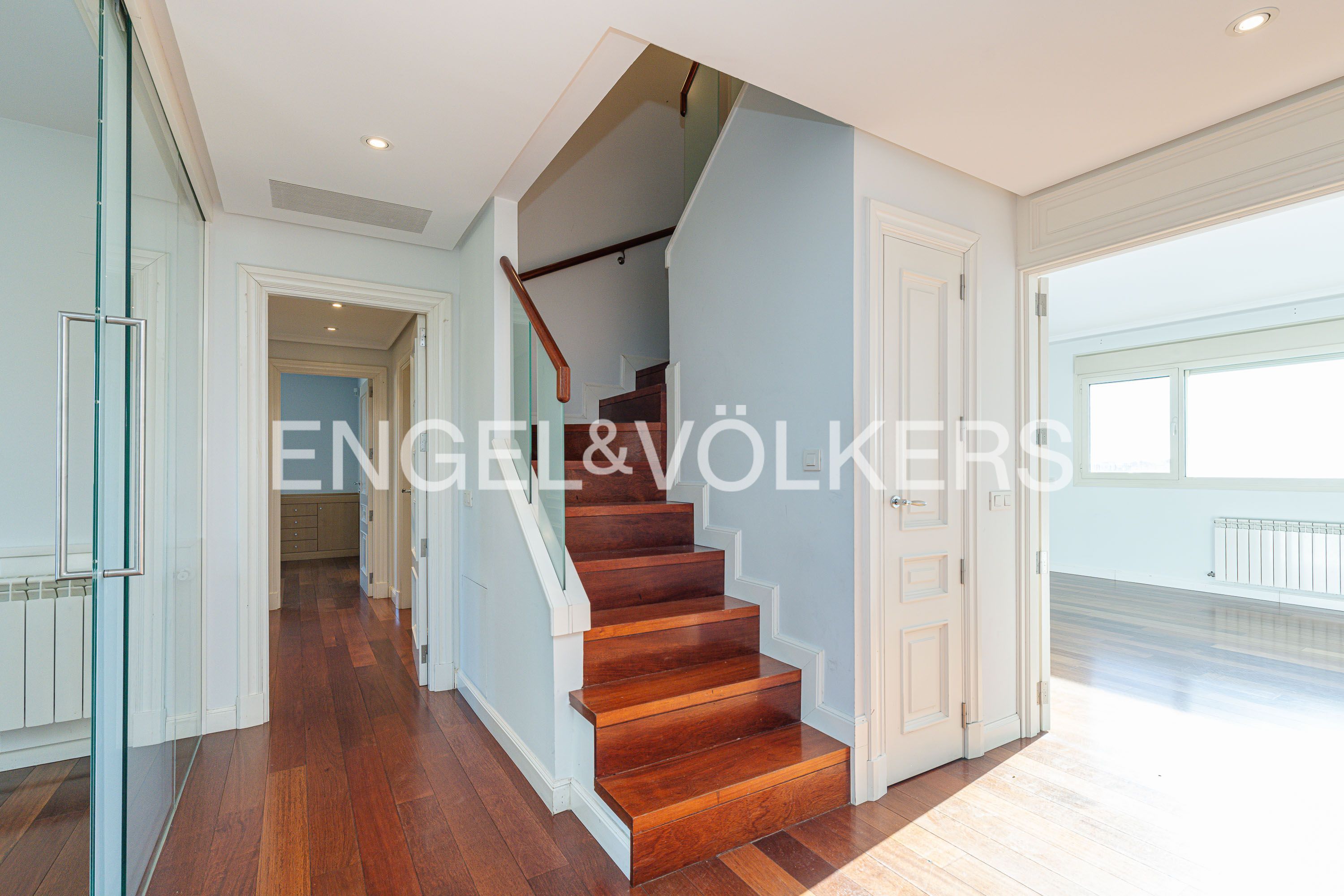 Attic for sale in Valdemarín