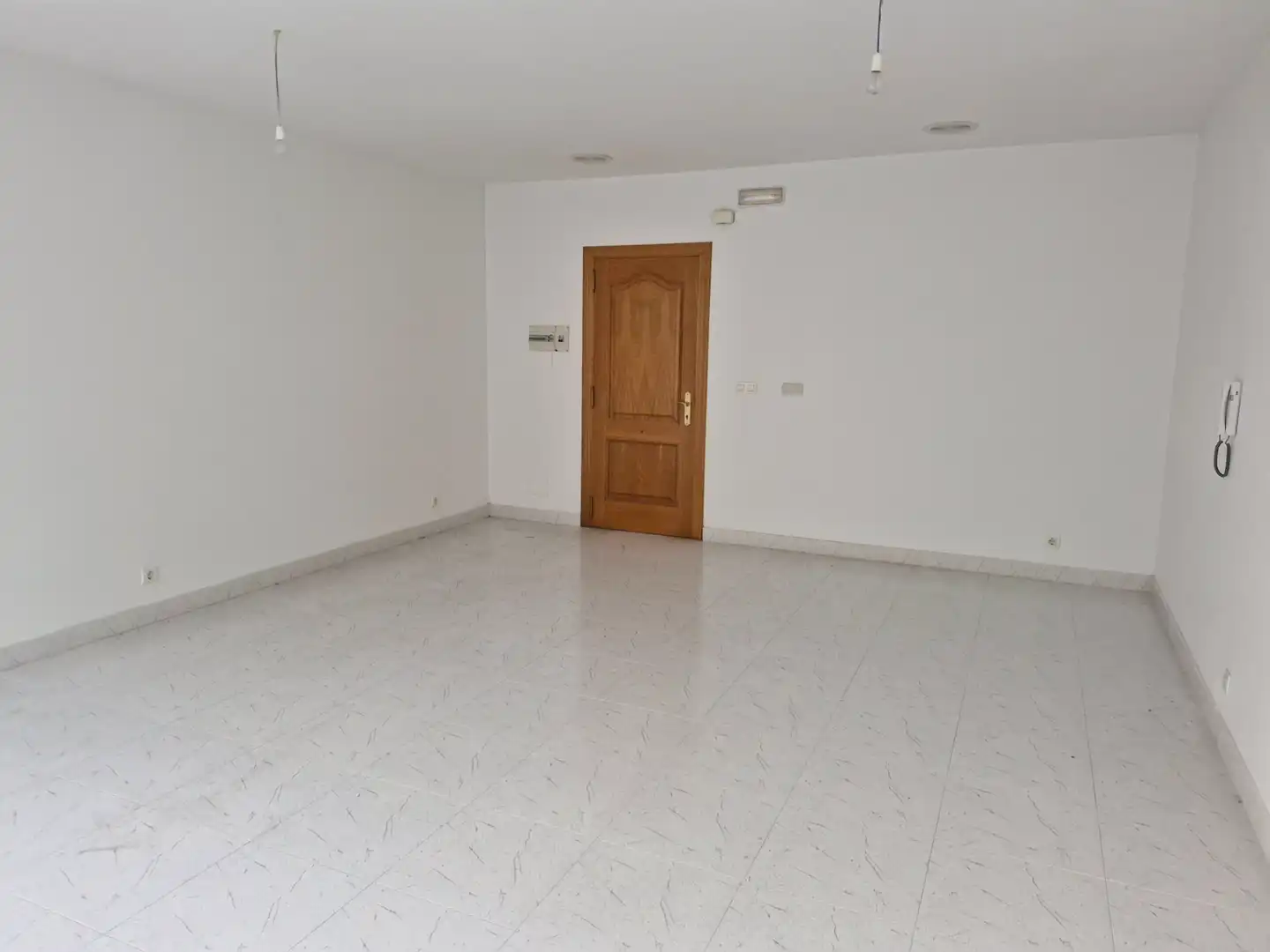 Locale commerciale in affitto a Avenida Álvaro Cunqueiro 15, imagen 2