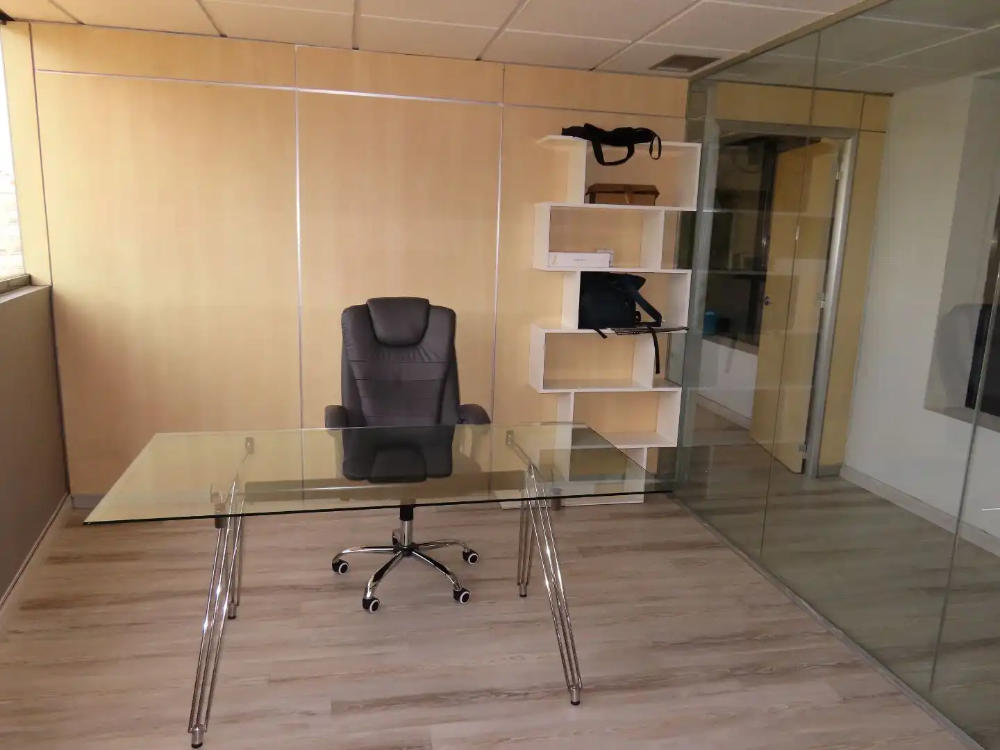Büro zur Miete in Madrid mit Klimaanlage, Heizung und Möbliert