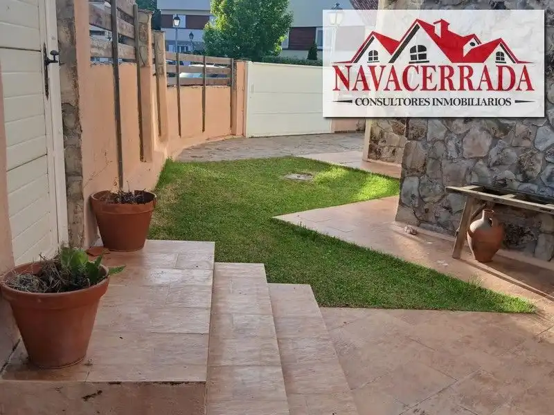 Vista exterior de Casa o xalet en venda en Navacerrada amb Calefacció, Jardí privat i Piscina comunitària