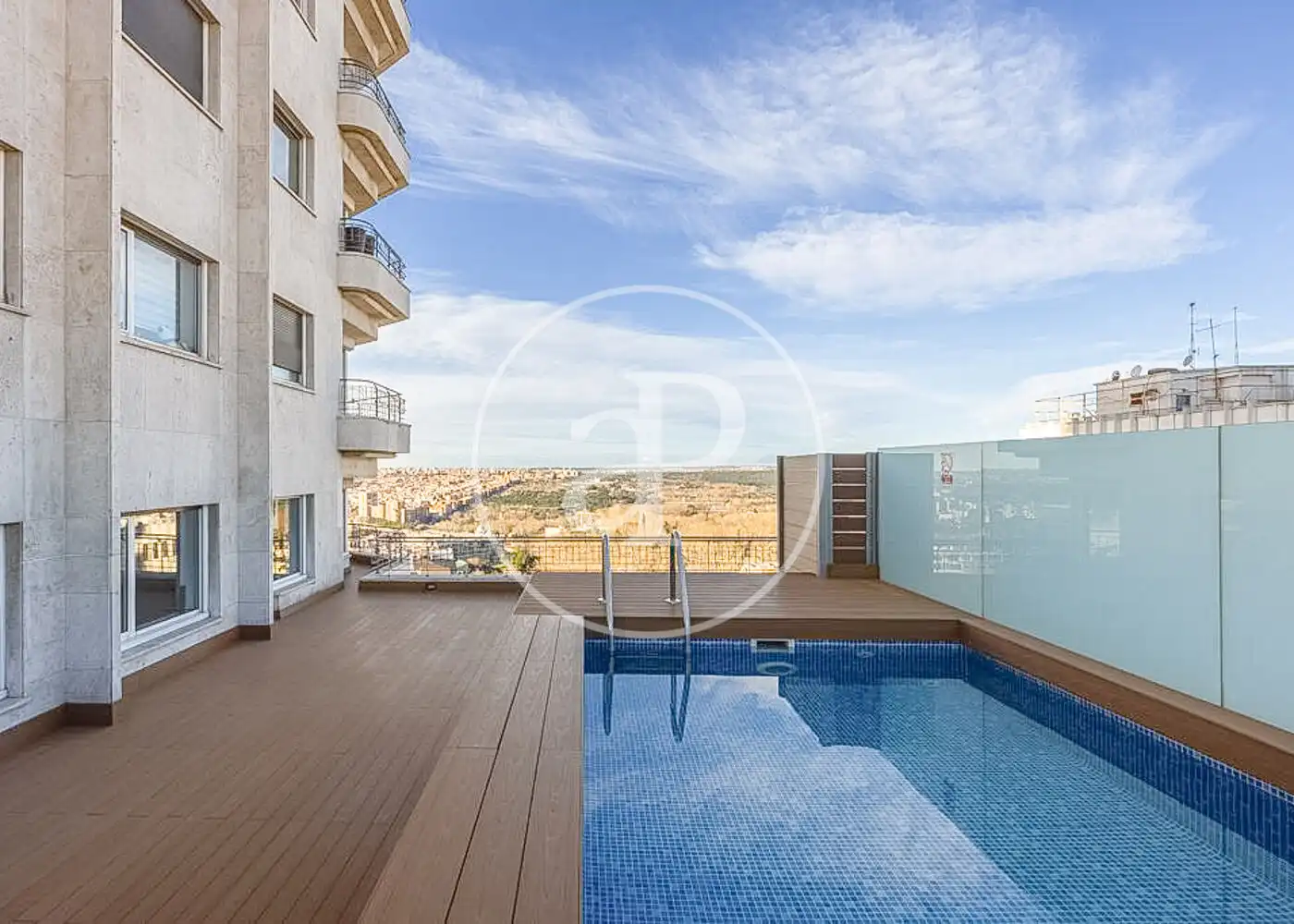 Swimming pool of Flat for rent in Madrid  with Air Conditioner, Heating and Terrace