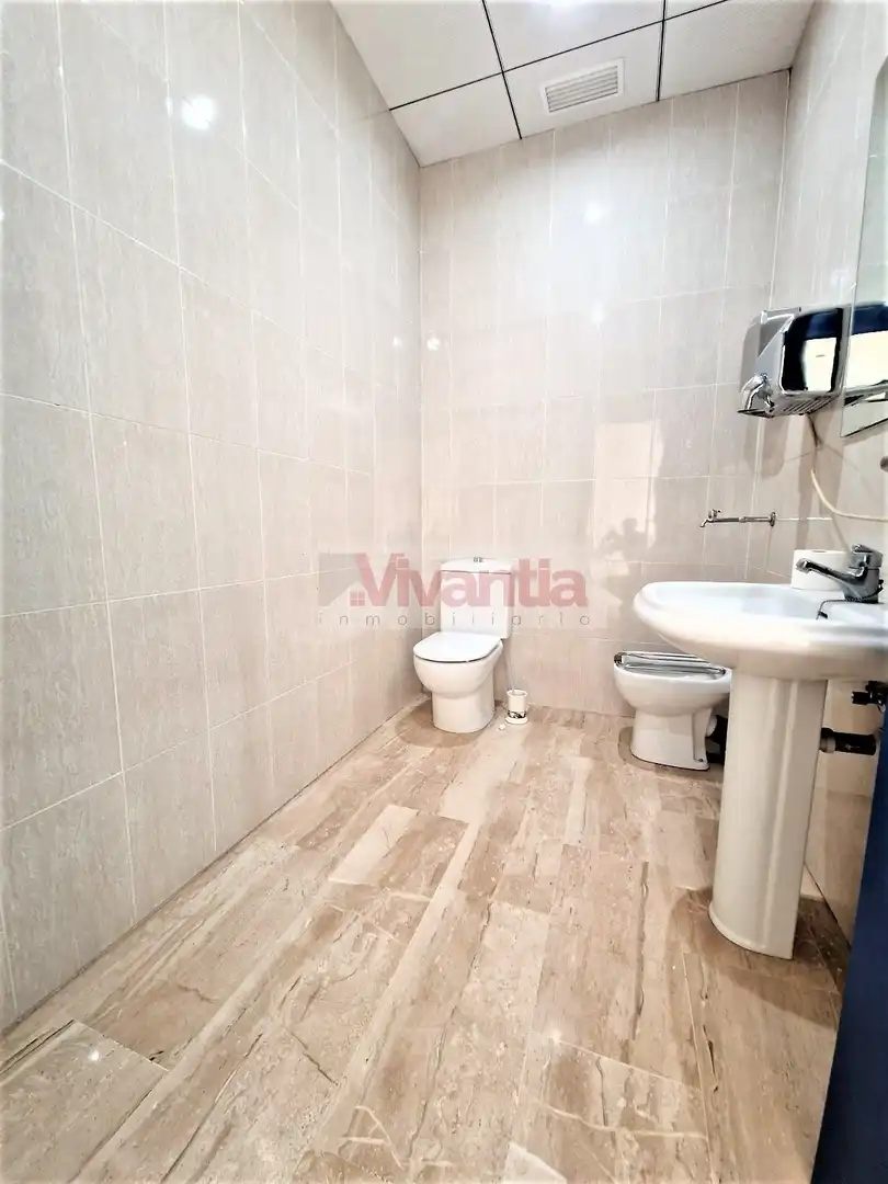 Baño de Oficina en venta en Lorca con Aire acondicionado, Calefacción y Amueblado