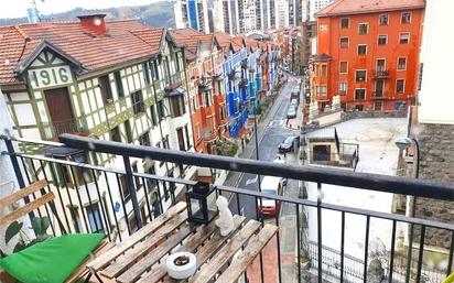 Vista exterior de Pis en venda en Bilbao  amb Calefacció