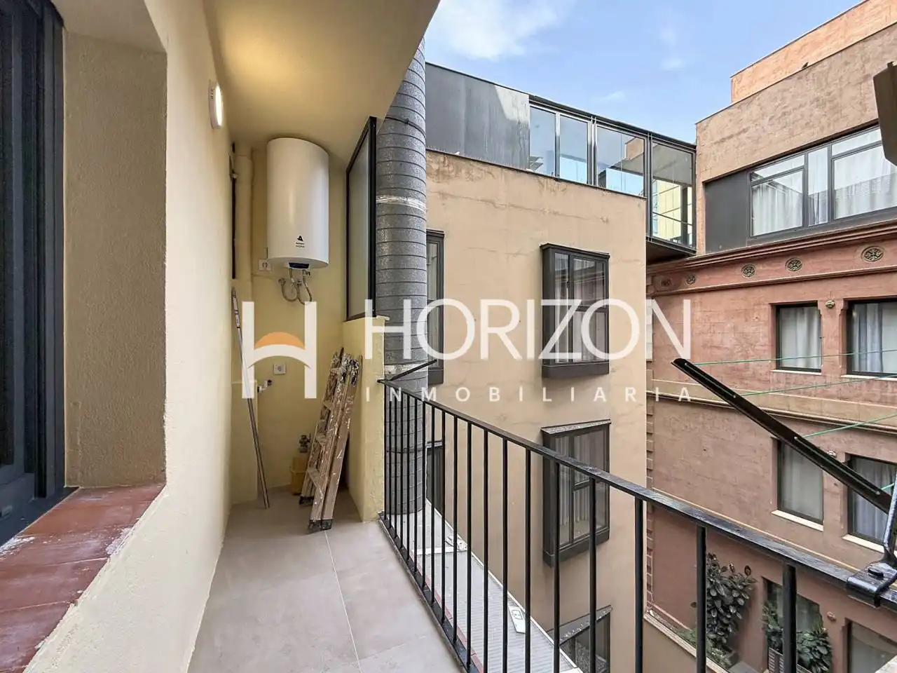 Außenansicht von Wohnung zum Verkauf in Barcelona mit Klimaanlage, Heizung und Parkett