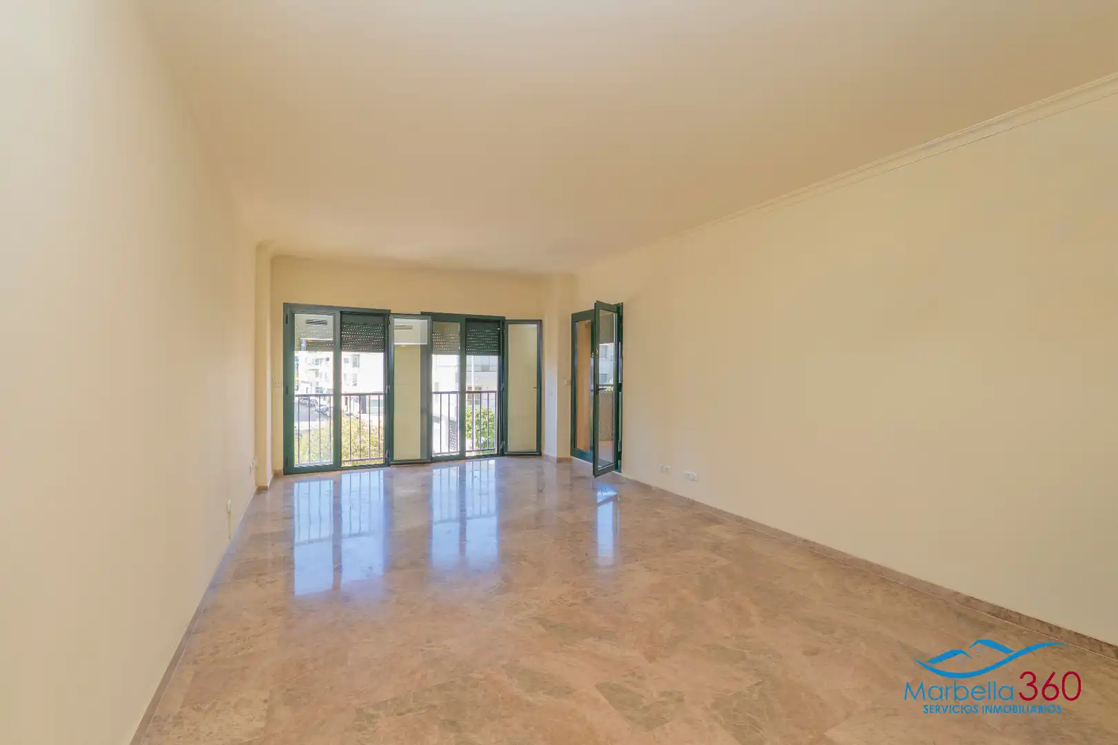 Wohnung zum Verkauf in Marbella mit Klimaanlage, Terrasse und Abstellraum