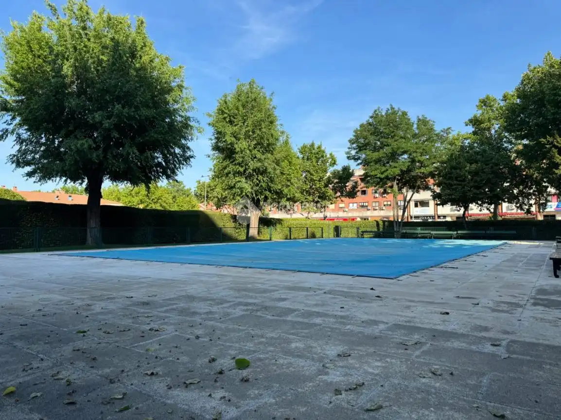 Piscina de Pis en venda en Alcalá de Henares amb Calefacció, Traster i Balcó
