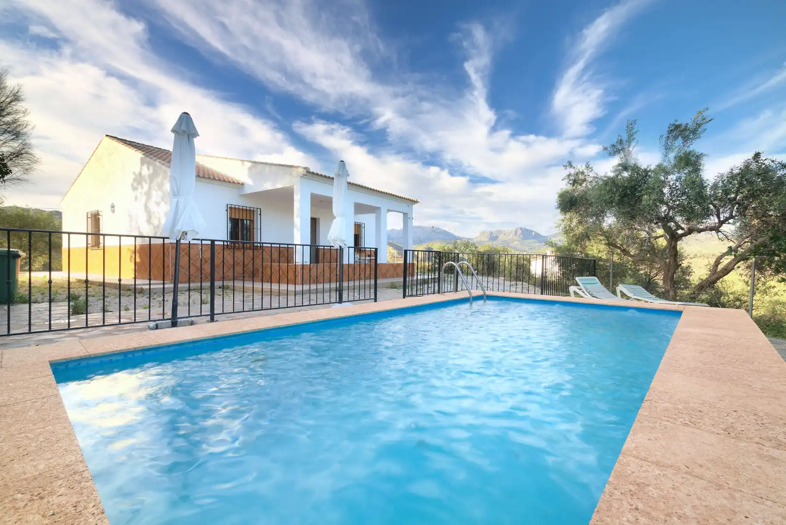 Casa rustica con piscina in vendita a Avenida de Málaga 6, imagen 2